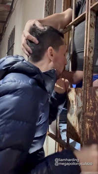 Відпускаю тиск з яєчок