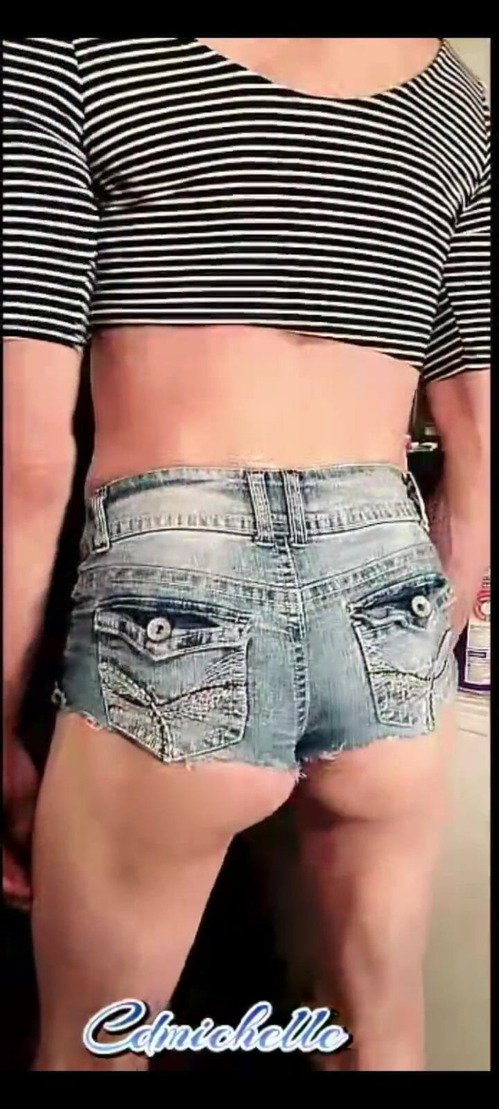 Cd Michelle lingerie: Cdmichell Purtând Crop Top Și Pantaloni Scurți Cu Cur Cu Pulă...