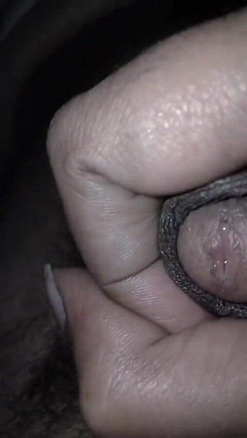 Hot_bobby: Cewek arab dengan memek berbulu lagi asik ngocok kontol