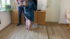 OurFetishLife: 胖岳母像动物一样撒尿，女婊观看和撸撸