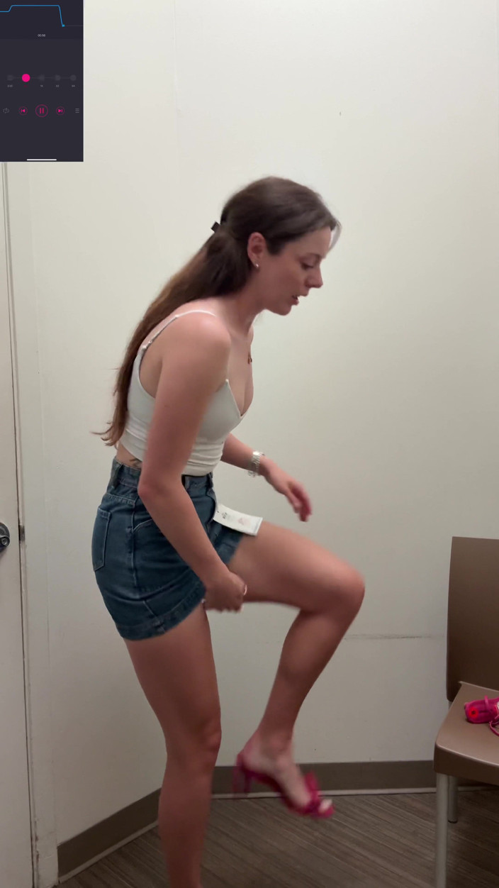 Nadia Foxx: Jag hoppas att ingen hör mig!