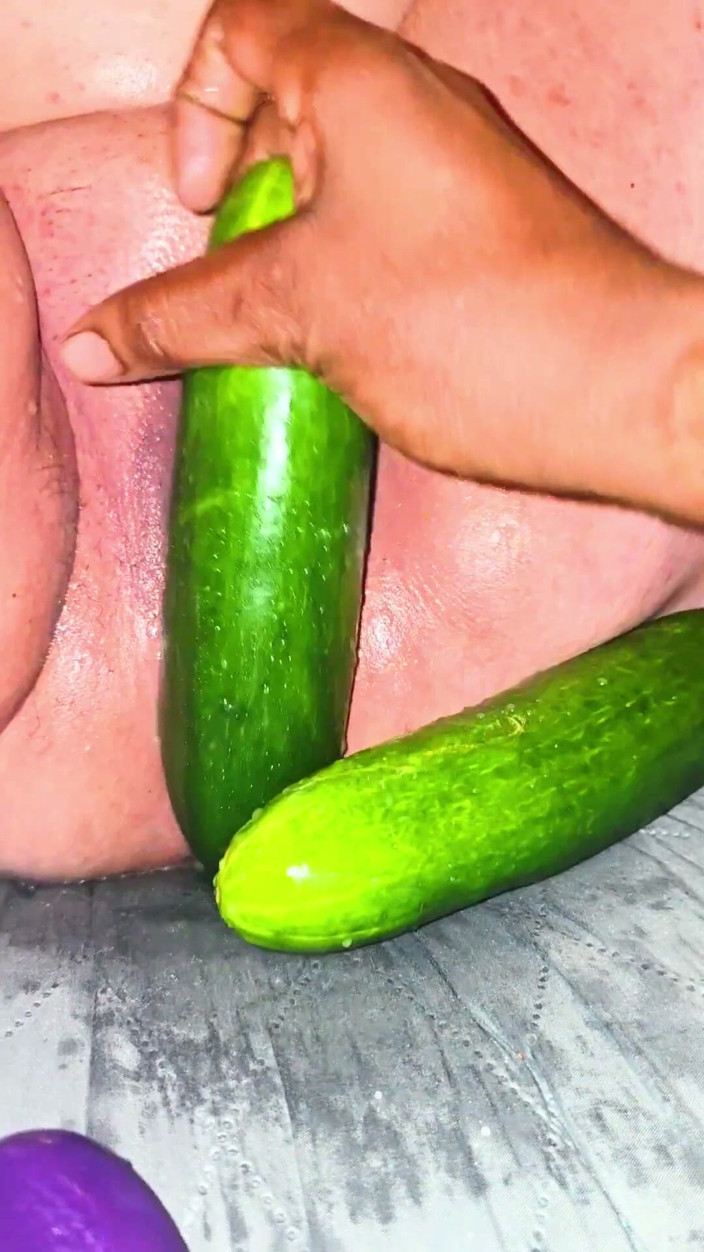 KineMaster: Watch How I Make This Pussy Stretch