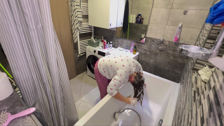 Mary Jay: Haarwäsche