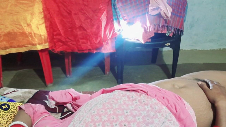 Trilokinath: Napalona indyjska żona szorstki hardcore sex ze swoim młodym sługą