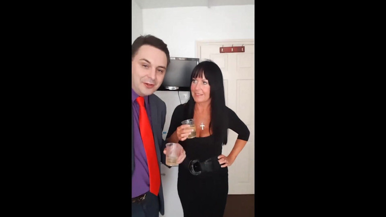 Andrea Dipre Channel: Donna Africa的脚玩弄Andrea Dipre的鸡巴