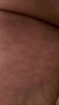 Curvele flămânde se ating și sar pe o pulă care le penetrează