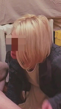 Femeie amabilă și matură a făcut sex oral și și-a dat fundul unui tânăr muncitor