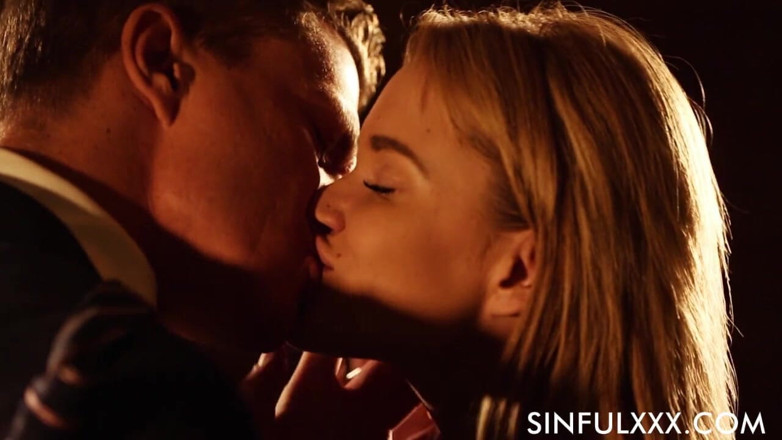 Sinfulxxx: Romantický sex na ohni od SinfulXXX