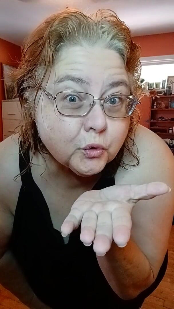 BBW nurse Vicki adventures with friends: Cewek seksi dengan celana dalam seksi ini digilir sama pacarnya