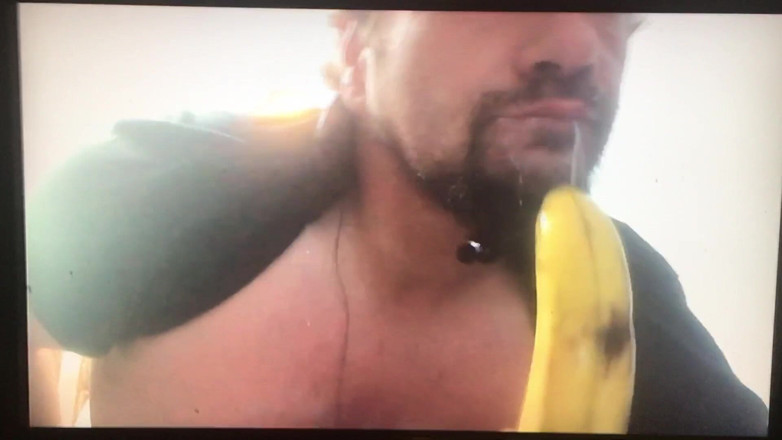 King Of Crossdress: Throating bannana baby