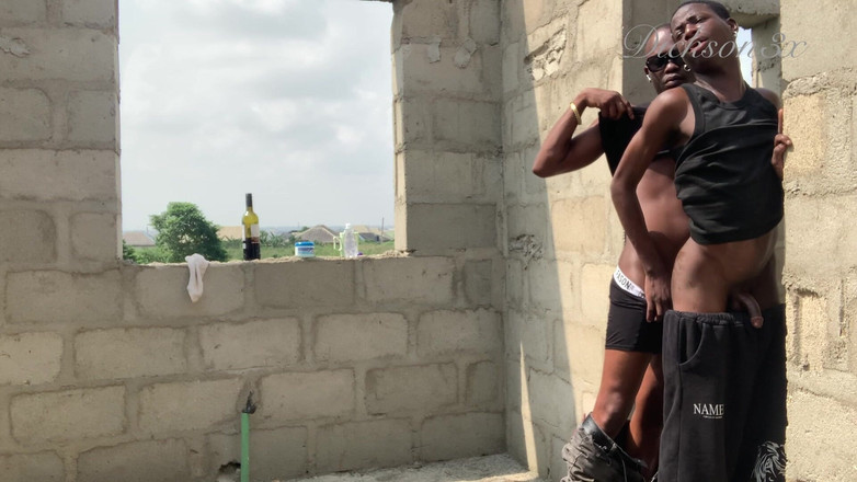 Dickass3x: Potkala ho v nedostavné budově, pak ho připnula ke zdi,...