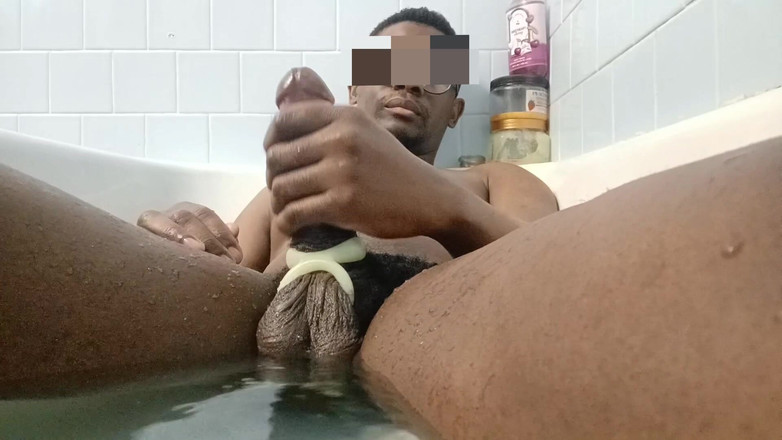 Sexyscorpion90: Büyük zenci yarağı boşalana kadar yarakla oynuyor