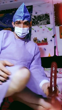 Jsem nemocná a můj doktor nevlastní otec doporučil anální dildo, aby mě vyléčil