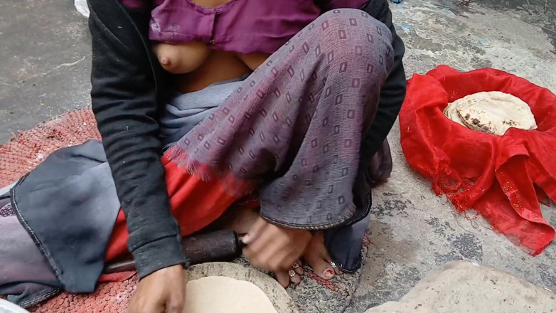 seema: Hintli desi yemek pişirirken sikişiyor