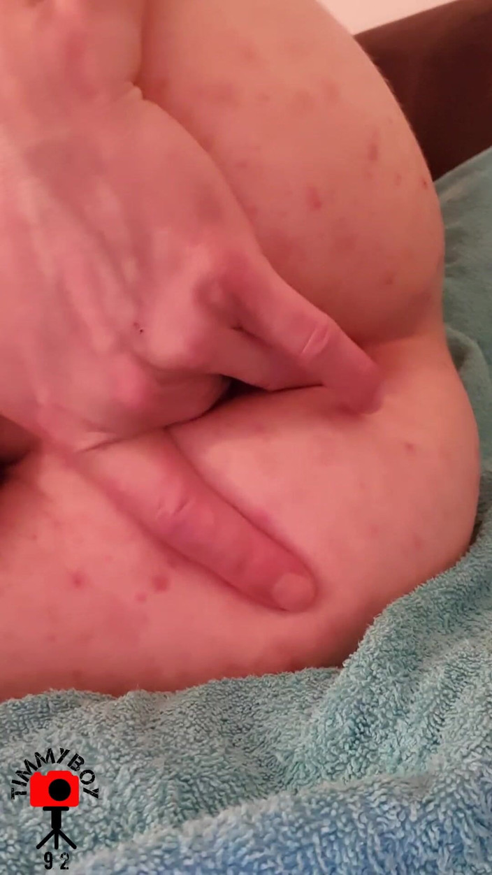 Timmyboy: Timmyboy92 femboy spielt mit großem analplug