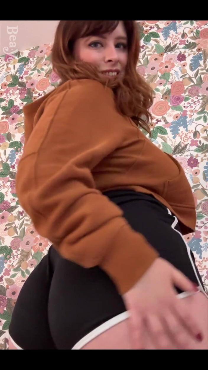 Bea York: 只是一点舒适的舒适挑逗...