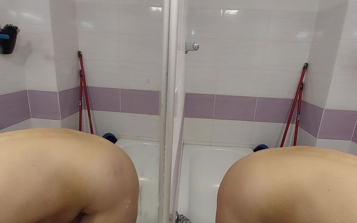 Mirsur: Istri amatir seksi lagi cukur kaki seksinya. Cewek semok latina...