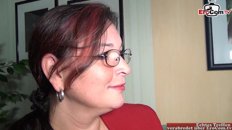 EroCom: Zralá baculatá bbw sexuální terapeutka pomáhá německému páru mít trojku