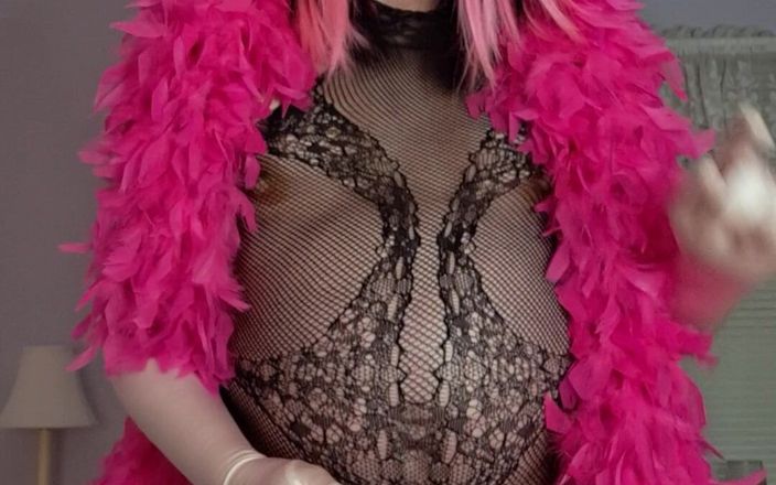 Victoria Lecherri: ピンクの羽のコック売春婦