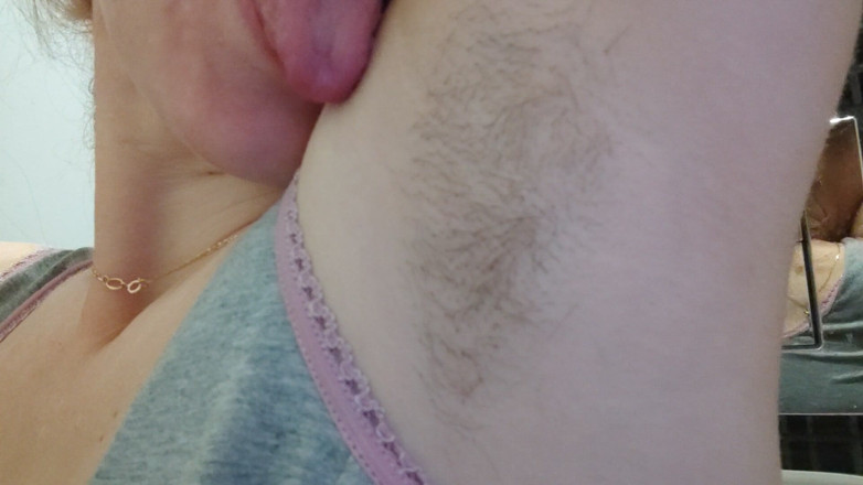 Risky Hairy Couple: 털이 무성한 겨드랑이 핥고 젖탱이
