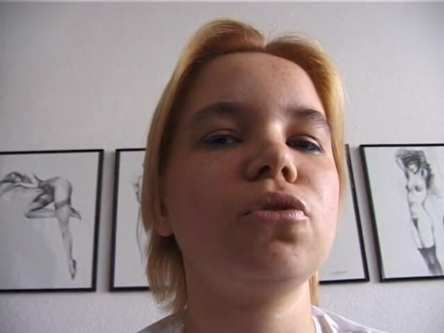 Lucky Cooch: Knubbig blondin blir naken vid casting
