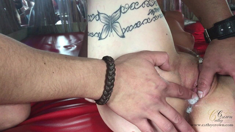 Cathy Crown Production: Oferit într-un club libertin