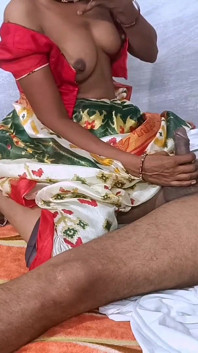 인도 핫한 마누라 집에서 촬영한 영상 펠라 리버스 카우걸 스타일 핑거