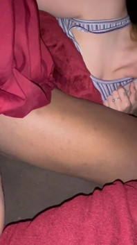 Je suce la bite de ma demi-sœur