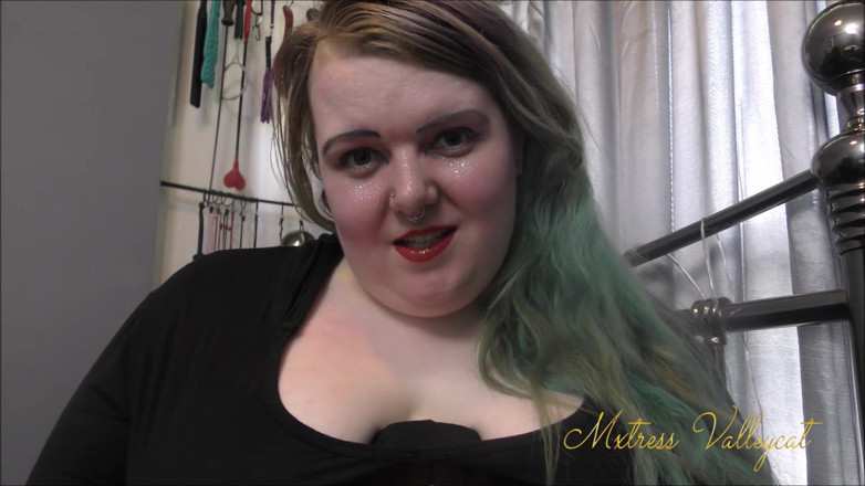 Mxtress Valleycat: Mesmerized into buying me boots