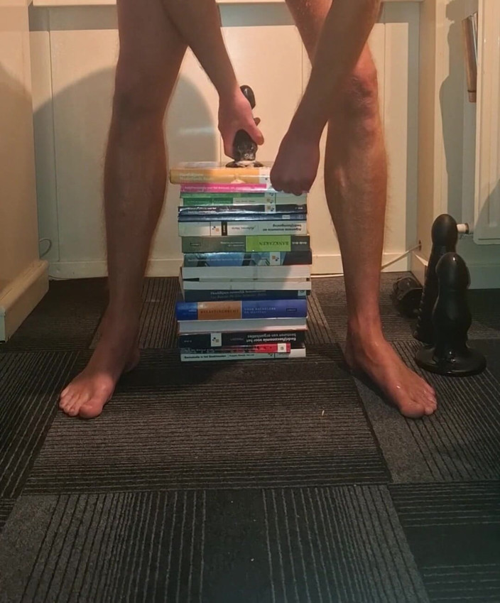 NoFace Twink X: Twink cavalca dildo e fisting dildo