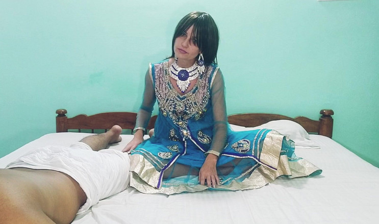 Bolly Karma: Lujuria áspera, primera interacción sexual