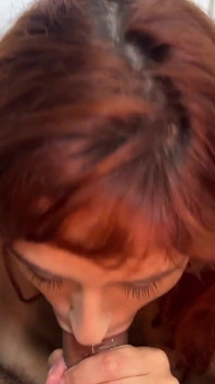 Stiefschwester macht einen amzing schlampigen blowjob