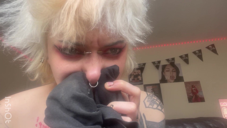 Glitterqueen1999: Wydmuchanie nosa kichanie kaszel snot fetysz pluć kompilacja