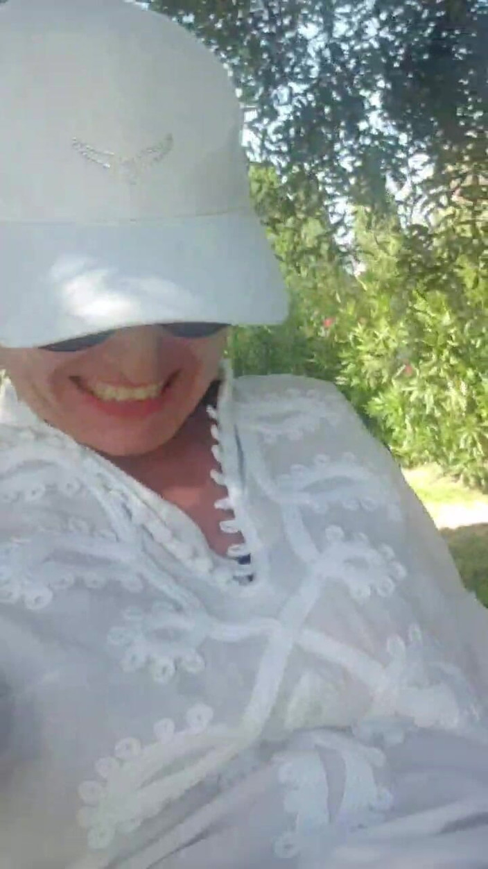 JulieEroticDress: 潮吹在危险的地方