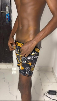 Amateur Twink Play with His Hot and Sexy Ass