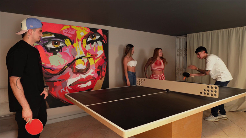 Sara Blonde: 挑战赛以湿润三人行结束——金发萨拉