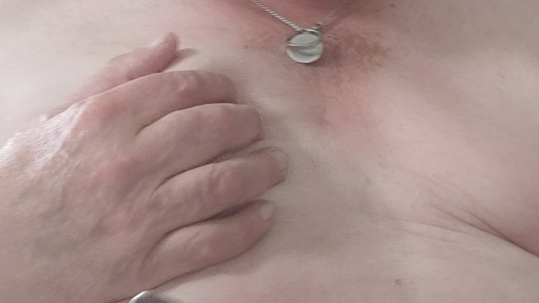 Karlchengeil: Estremo per i miei capezzoli