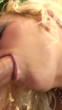Sexy blondine gefickt und gespritzt