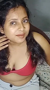 भारतीय हॉट बेबी गर्ल मुझे चोदती है।