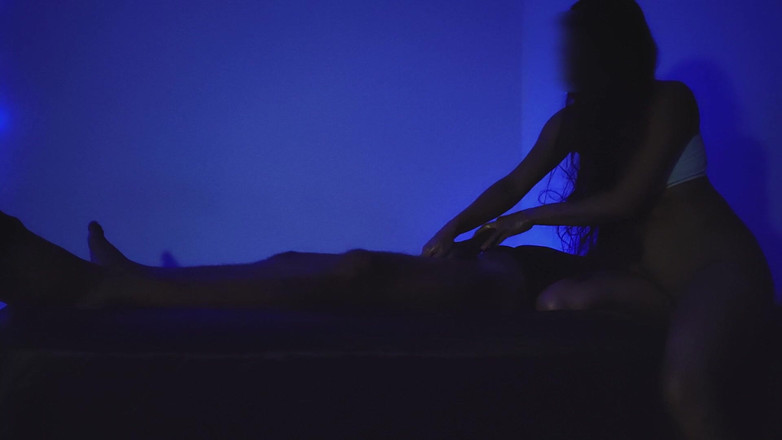 Badits all: Naolejovaný penis, masturbace na vlasy, výprask kundičky a šťastný konec