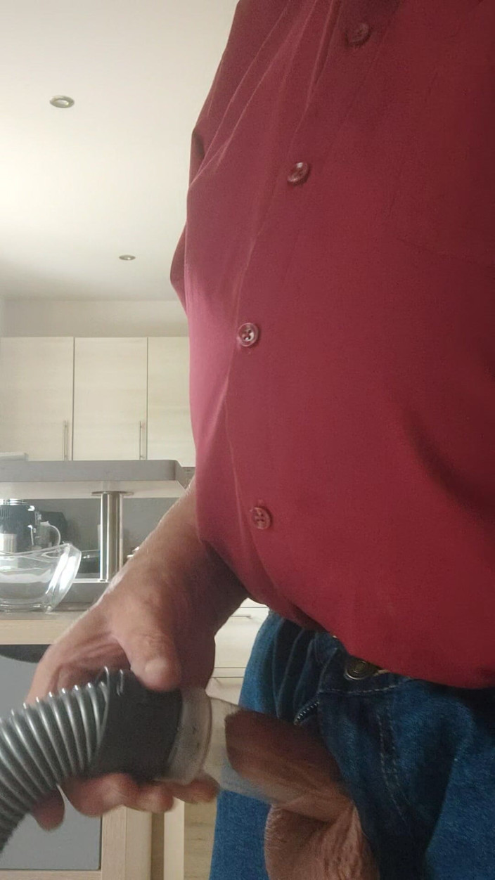 Karlchengeil: Tail Out and Into the Vacuum Cleaner