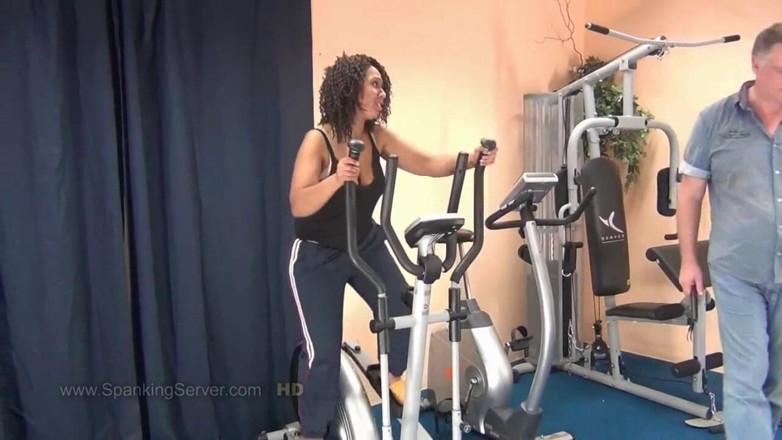 Spanking Server: Danielle, hebanowy bicz urody