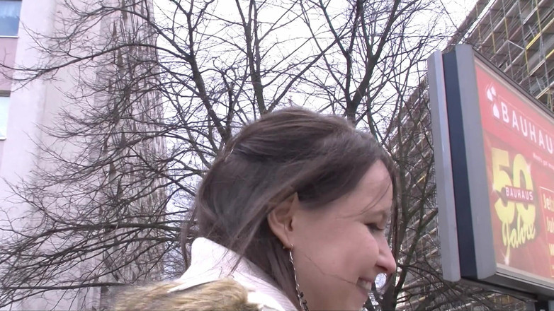 Old & Young: Teenie Jager Caccia Ragazzi Bollenti per Scopate Selvagge All'aperto