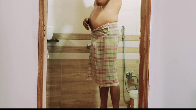 raka use: Badkamer plassen en douche masturberen
