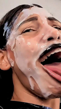 Tratament facial extrem, curbe naturale mari și latex lucios