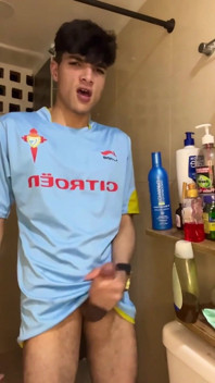 Andreszp Solo with Oil After a Shower