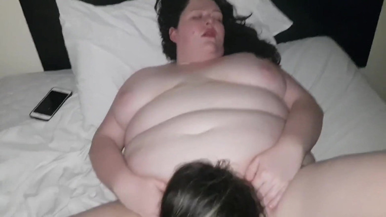 Real homemade BBW BBC porn: Wildenglishbbw(खूबसूरत विशालकाय महिला) लड़की पर युवा उँगली करने वाली खूबसूरत विशालकाय महिला को चाट रही है
