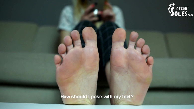 Czech Soles - foot fetish content: Enviando fotos de sus pies a una amiga