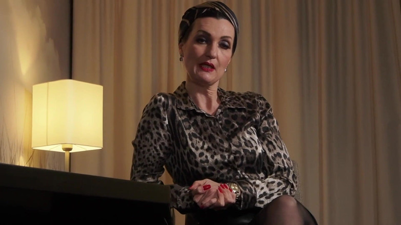 Lady Victoria Valente: Your office boss knows what a failure you are!