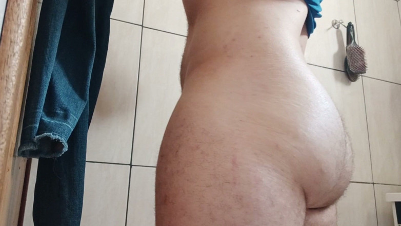 amateurbrazilian: Showing off My Tight Little Ass While Listening to Asmr